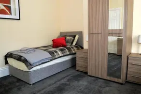 Hyde Park Apartment - Image 4