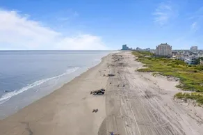 Exquisitely Large Home Block and a half to Beach - Image 3