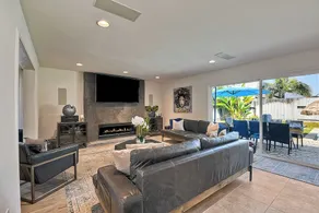 Cali Life 4 BDR w/ Pool! - Image 3
