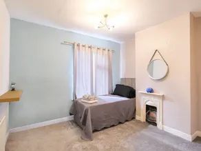 Lovely Large 2 bed House With 2 Reception Rooms - Image 3
