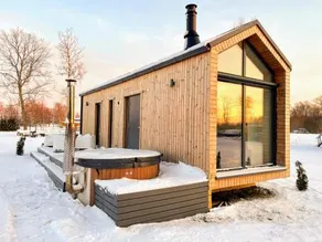 Cozy houses Sauga Fishing Village riverside holiday center - Image 3