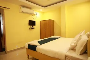 Hotel Gayathri Grand by OYO Rooms - Image 3