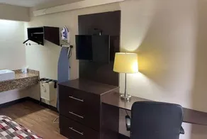 Travelodge by Wyndham Holland/Toledo - Image 4