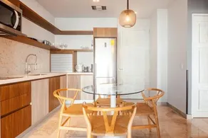 Luxury 1BR Condo Prime Location - Image 4