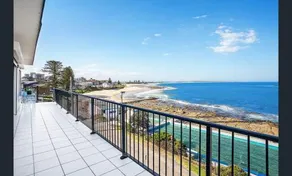 Beachfront Penthouse at The Entrance - Beach Pool right infront - Image 3