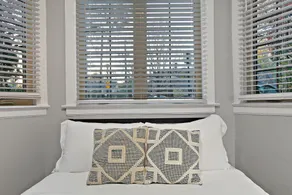 Sleek and Cozy 1BR Apartment - Hartrey G - Image 3