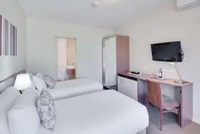 Comfort Inn - Image 5
