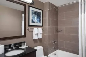 STATEN ISLAND NEW YORK HOTEL - Image 2