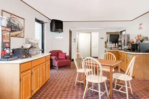 Super 8 by Wyndham La Vale/Cumberland Area - Image 3