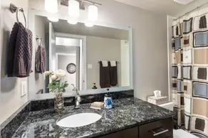 RIVER VIEW 2BR CONDO IN THE HEART OF THE CITY - Image 4