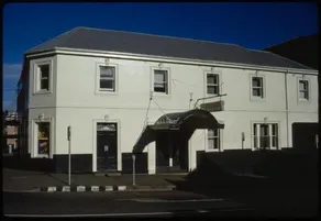 Okeefes Hotel Backpackers - Image 4