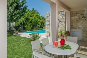Espléndida villa con terraza, jardín y barbacoa - Image 3