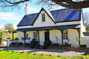 Ornee Cottage Bed & Breakfast - Image 5