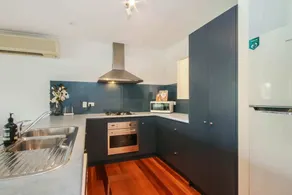 Stylish 3 Bedroom Family Home in Leafy Paddington - Image 4