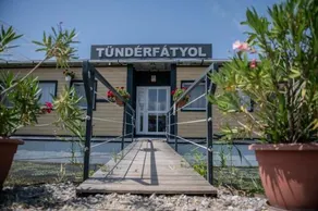Tunderfatyol**** Szallodahajo - Image 3