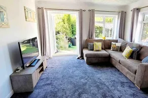 Hot Tub Beach Bungalow - free parking & child friendly - Image 3