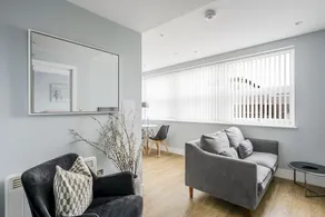 LUXURIOUS ONE BEDROOM APARTMENT IN BOND STREET - Image 3