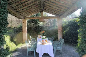 Farmhouse in large garden with private pool on the hills of Pisa - Image 4