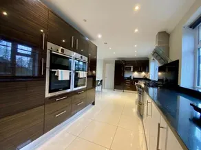 Beautiful 5 Bed 3 Bathroom Detached Family Home 8 - Image 4
