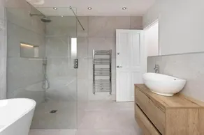 Air Host and Stay - Formby station sanctuary sleeps 9, parking, 2 bath - Image 3