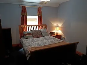 Village Bed and Breakfast Farnham Estate - Image 2