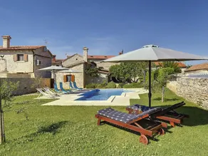 Quaint Holiday Home in Vodnjan with Pool - Image 2