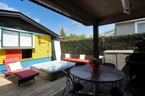 Great West Vancouver house with hot tub, across from beach & 10 mn to Downtown Vancouver - Image 2