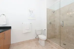 Vibrant Lincoln Park Suites by Sonder - Image 2