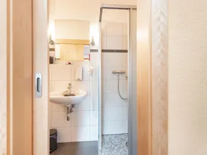 Well-Kept Apartment In A Central Location - Image 3