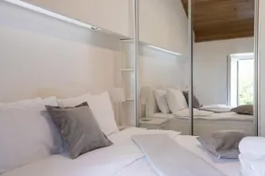 Seven Hills Duplex Eco-Cottage - Image 3