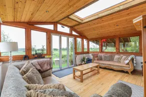 Country Farmhouse, Sleeps 13 & New 8seater Hot Tub - Image 3