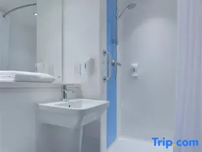 Travelodge Solihull - Image 1