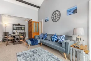 The Hollies - Short Walk to Beach, Peaceful Location, Parking - Image 4