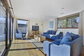 Spacious Family Home Leafy Suburb Pet Friendly - Image 2
