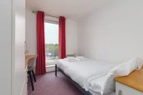 Riverside House- Available for students only! - Image 3