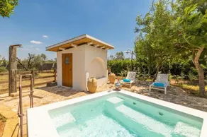 Maria ranch with pool - Image 5