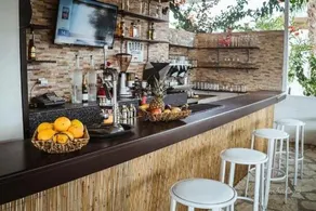 Babalogo Apartments And Pool Bar - Image 2