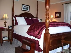 Anchor Inn on the Lake - Image 3