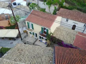 Evi's Maisonette - Image 2