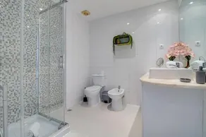 Modern 2 Bedroom Apartment With Views In Lisbon - Image 5