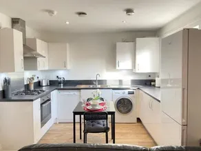 Luxurious and Spacious 2 Bedroom Flat - Image 4