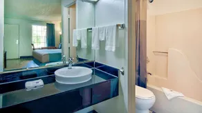 Americas Best Value Inn - Land between the Lakes - Image 3