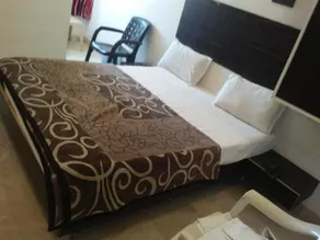 Hotel J J - Image 4