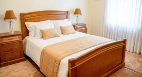 Elegância & Carros Hotel - Image 2