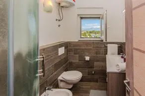 Fabulous house B with outdoor pool - Image 4