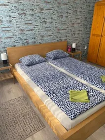 Dozsa Apartman Godollo - Image 5