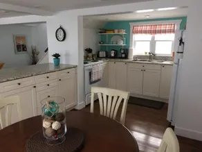 Seakissed Cottage - Image 2