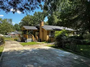 Babcia's Lake House - Image 4