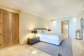 Bahia Beach Apartments Estepona - Image 3
