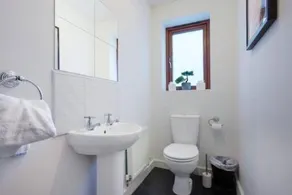 Poppy House with Free Parking, Garden and Netflix - Image 2